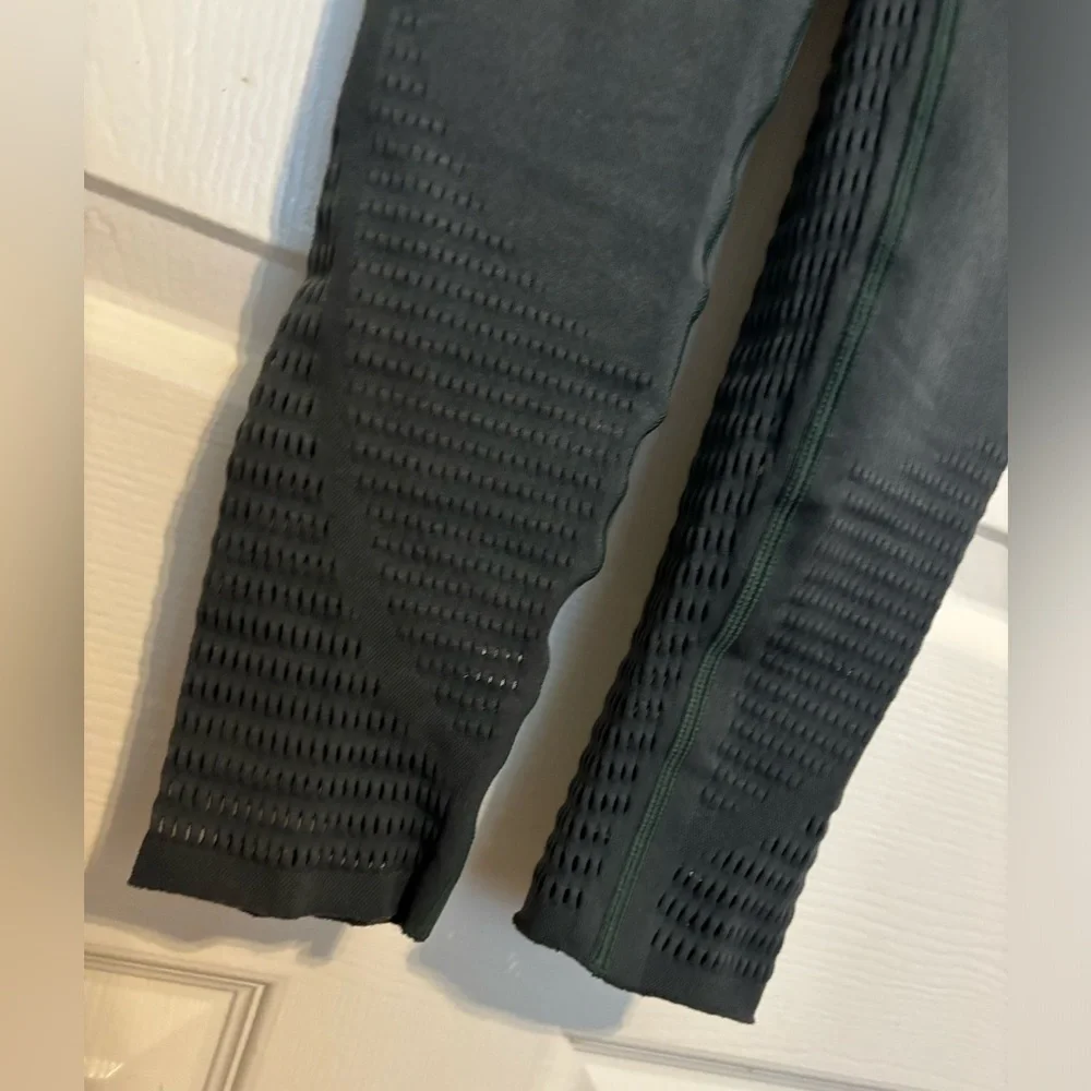 Fabletics Women's Military Green Leggin Size Large - Picture 10 of 10